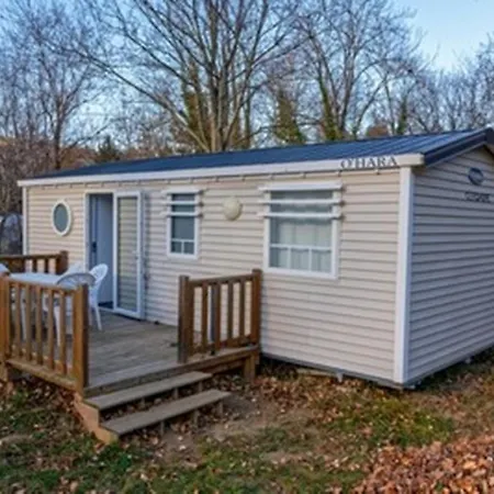 Camping Les Rives Du Lac De Vinca Exterior photo