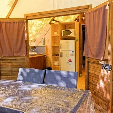 Camping Les Rives Du Lac De Vinca Exterior photo